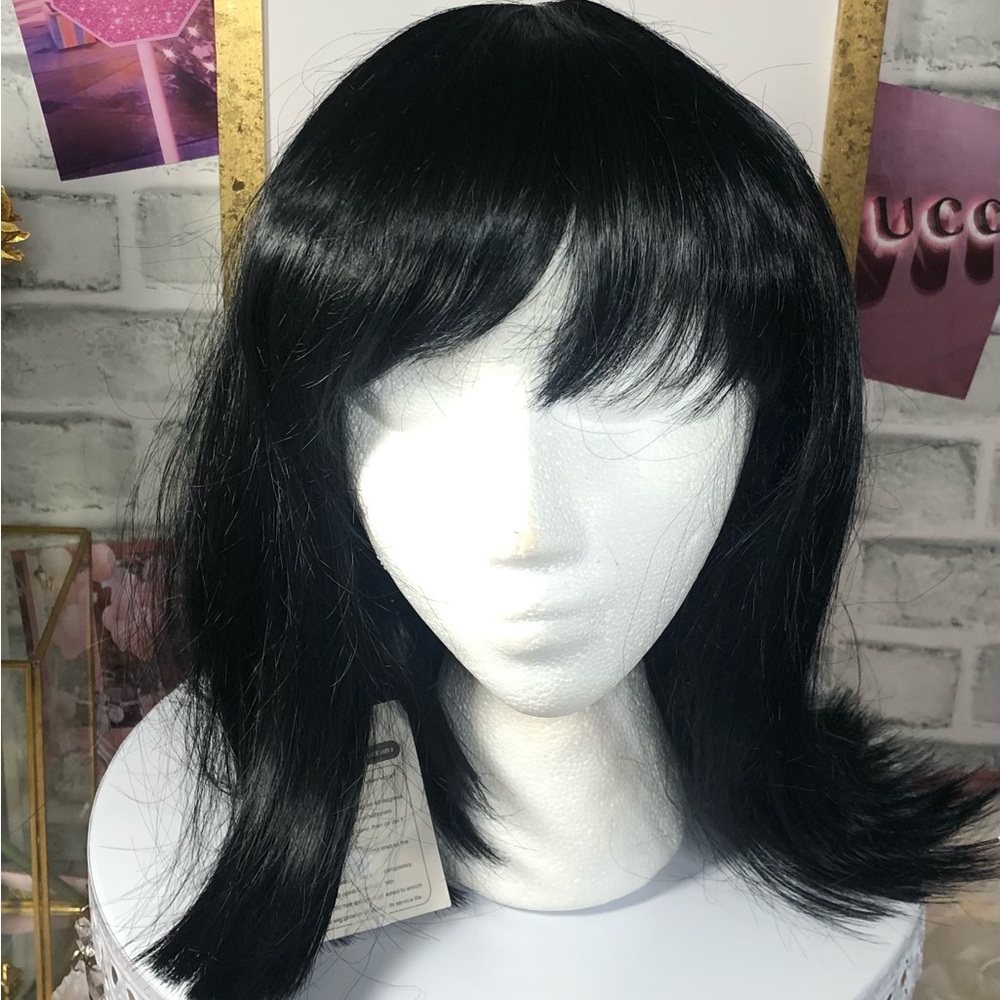 Black Bob - Straight Synthetic w/Bangs - Falls Between Chin and Shoulders - New
